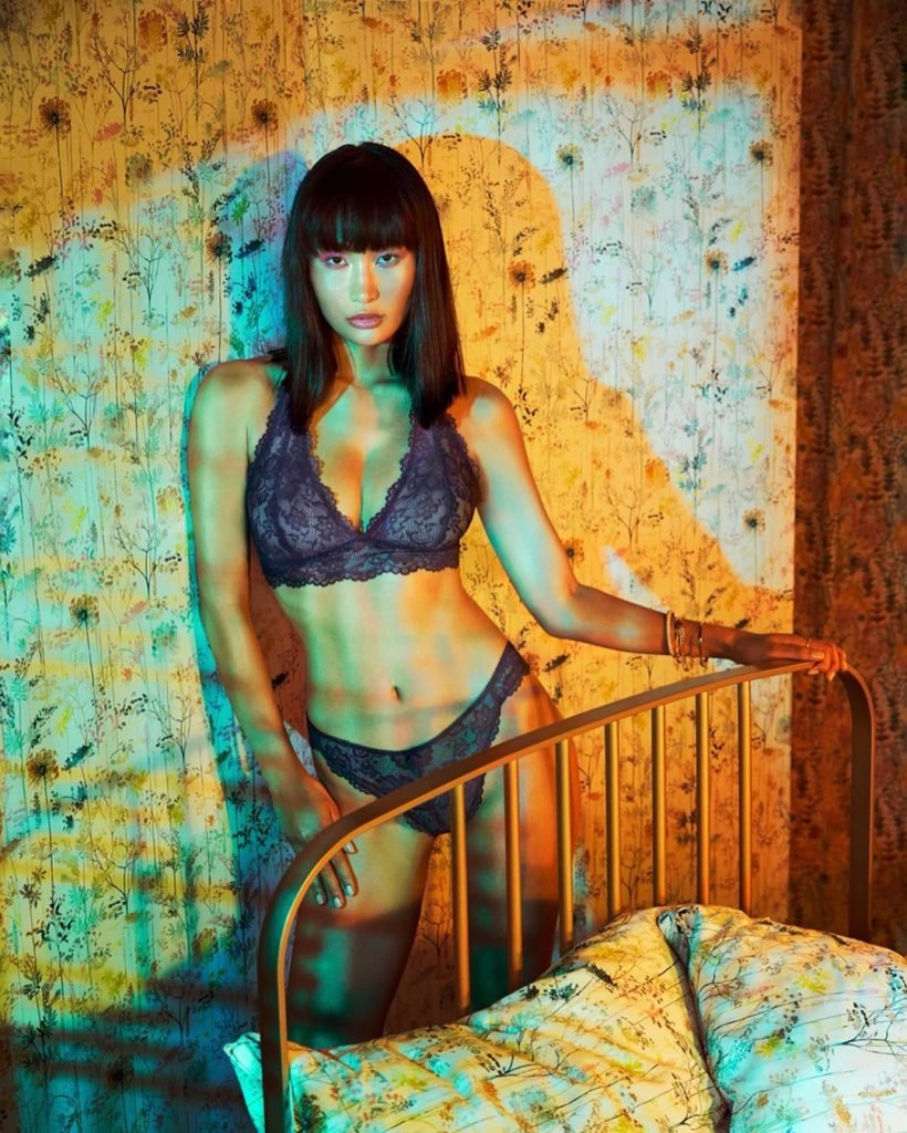 Miki Hamano Modelo Oriental de Lingerie da SavagexFenty