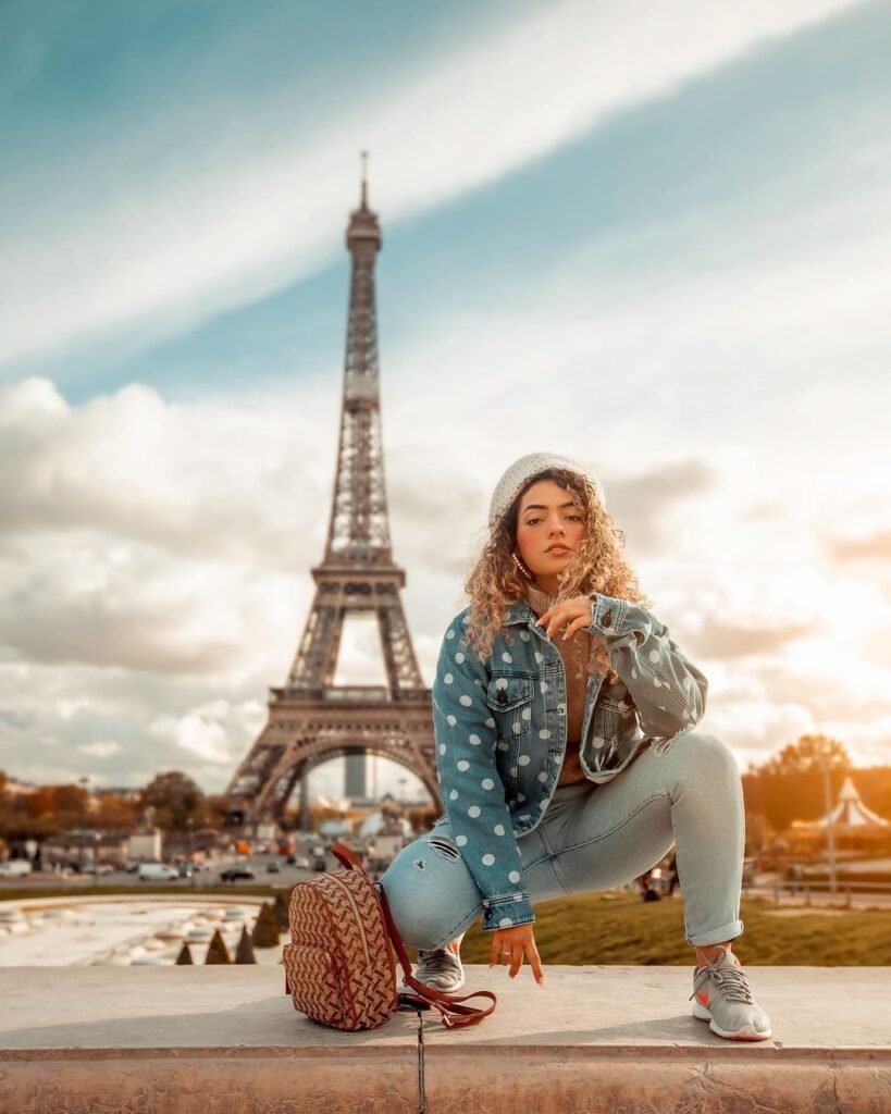 Verner Brenan - Foto de modelo em frente a Torre Eiffel