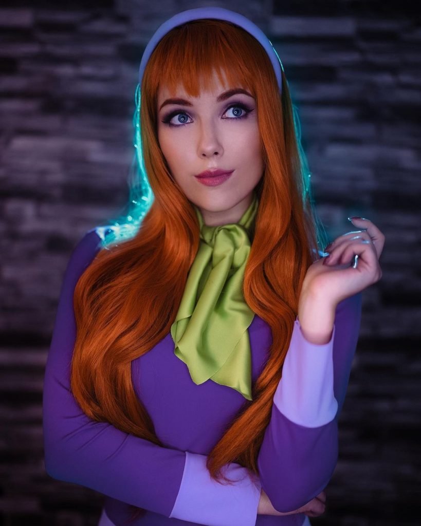 Helen Stifler cosplay Daphne from Scooby Doo