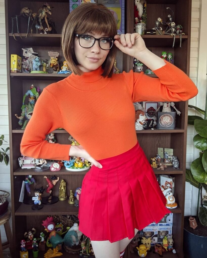 Nichameleon Cosplay Velma from Scooby Doo