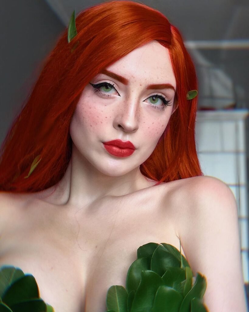 Thayse Kloppel Cosplay Poison Ivy
