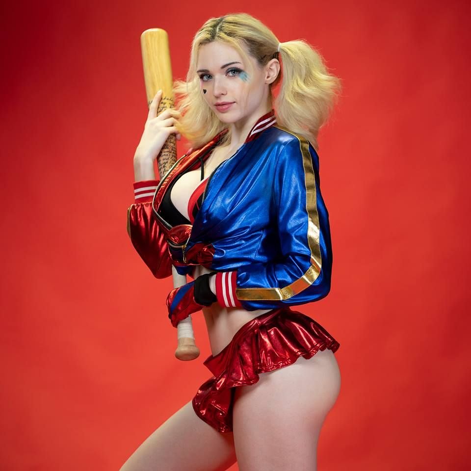 Amouranth modelo cosplay Harley Quinn