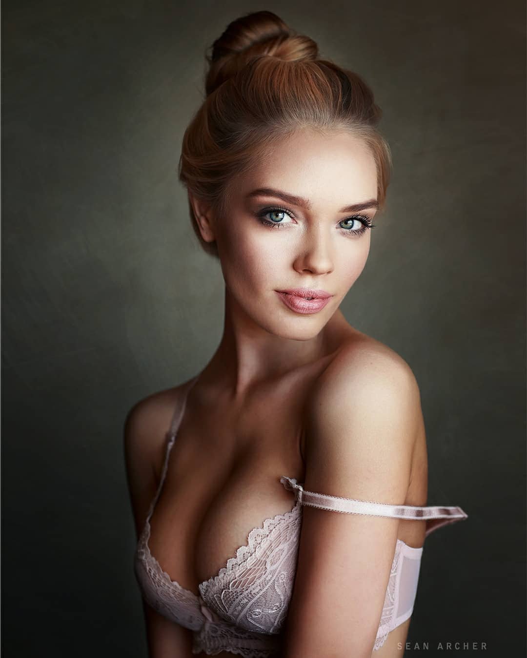 Sean Archer Fotografo - Modelo ruiva em retrato sensual de lingerie