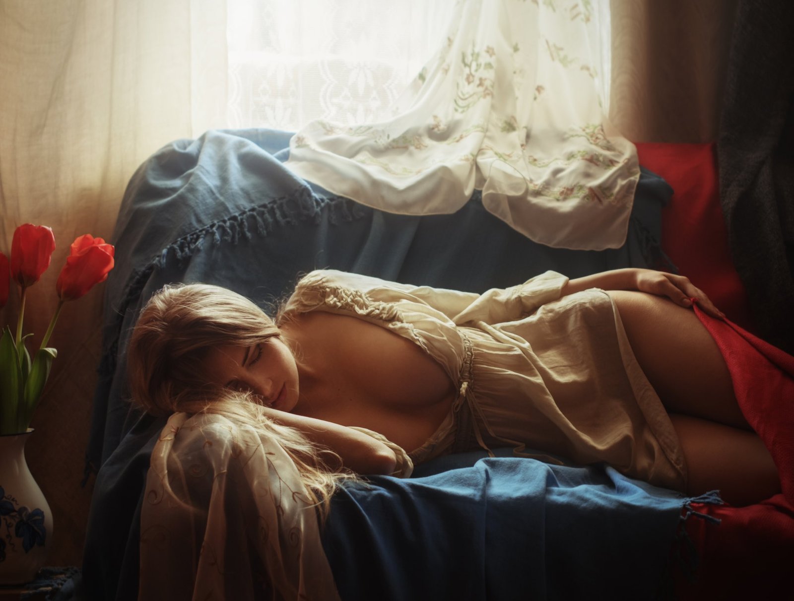 Dubnitskiy David fotografo Modelo dormindo em sofá
