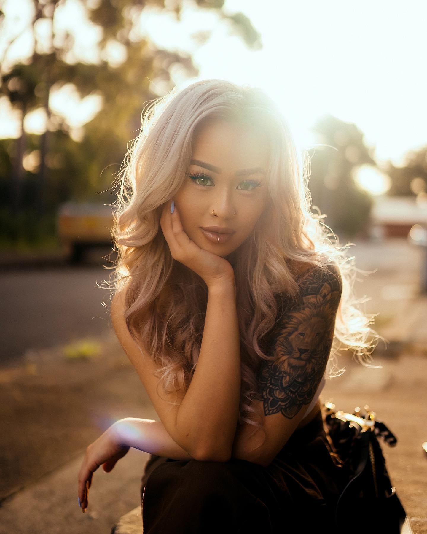 Modelo oriental tatuada - Melissa Grace